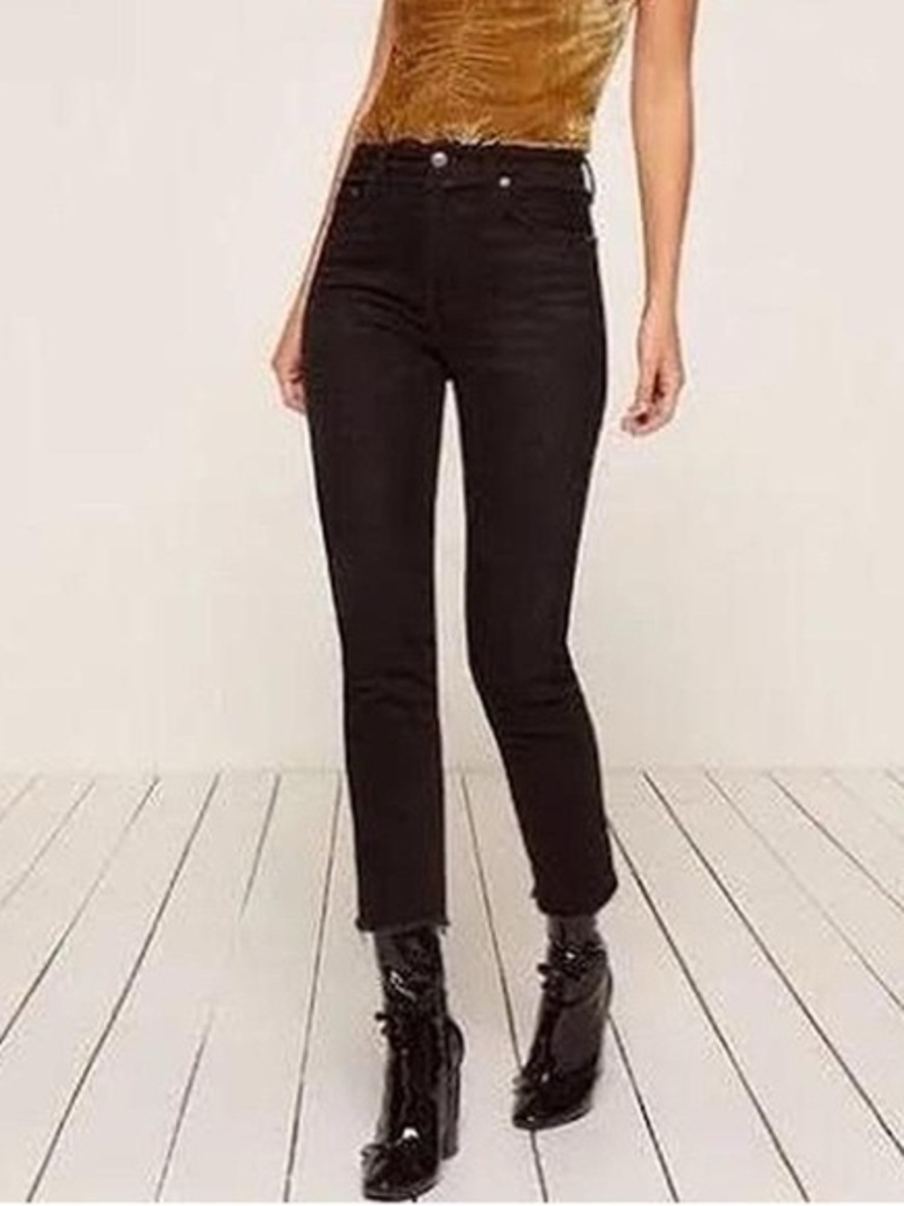 Reformation  Jeans in Black- Julia crop high cigarette jeans style